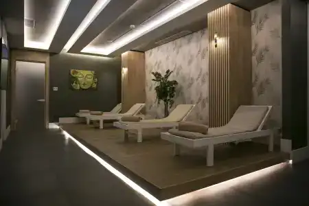 Sailor's Beach Club - 21