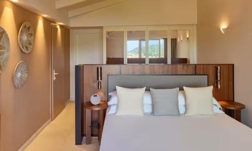 Baia Di Chia Resort Sardinia, Curio Collection By Hilton - 41