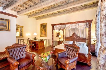 Iron Gate & Suites - 37