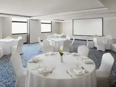 Mövenpick Al Mamzar Dubai - 26