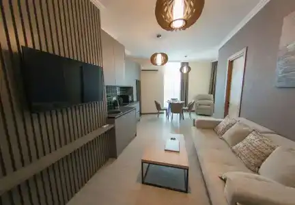 Season Suite Apart - 47