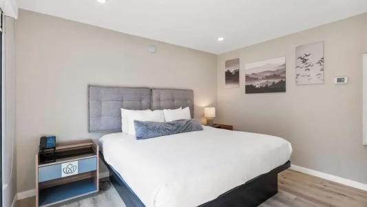 Riverwalk Plaza - 122