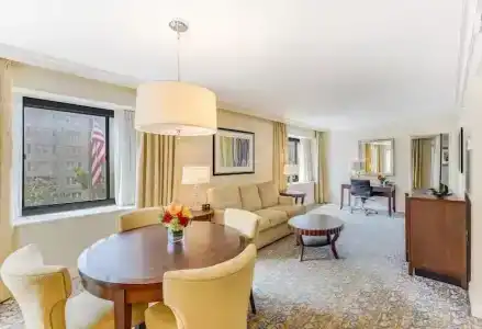 Capital Hilton - 127