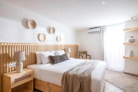 Elea Suites & Residences - 8