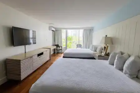LaCroix Waikiki - 43