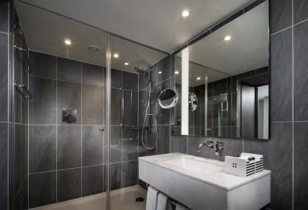 Hilton Vienna Plaza - 55