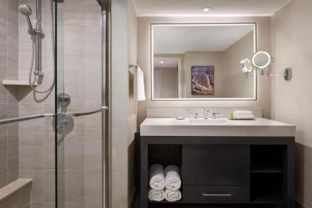 Hilton - 30