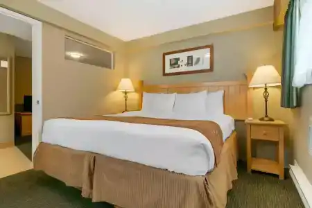 Econo Inn & Suites - - 40