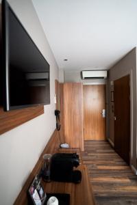 London Court - 42
