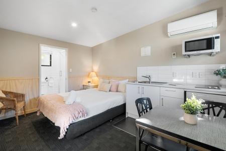 Christchurch Top 10 Holiday Park - 129