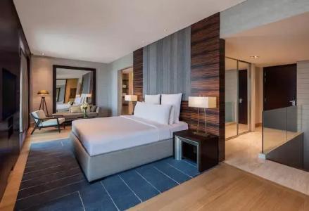 Hilton - 55
