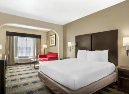 Best Western Plus Heritage Inn - 55