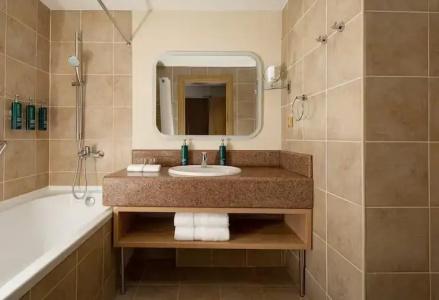 DoubleTree by Hilton - 39
