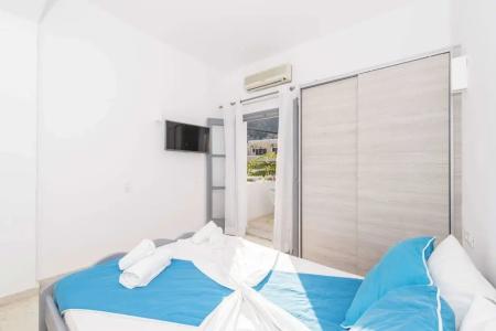 Blue Waves Suites & - 139