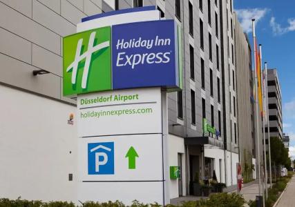 Holiday Inn Express Airport - 34