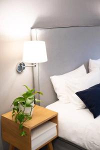 Chroma Fashion Rooms & - 72