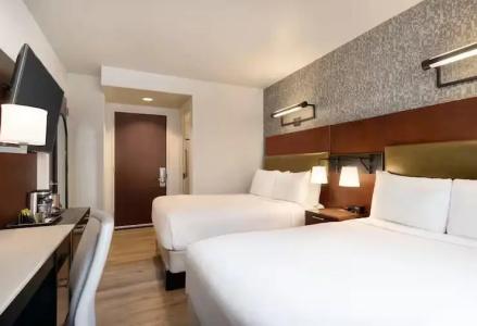 DoubleTree by Hilton New York Downtown - 30