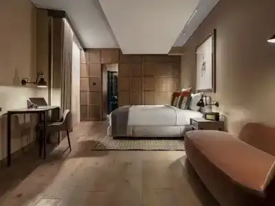 The Londoner - 37