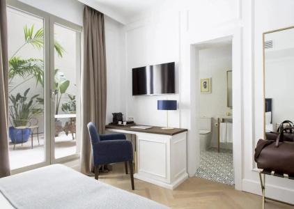 Midmost by Majestic Hotel Group - 45