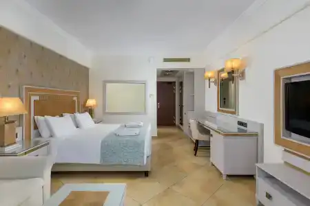 La Marquise Luxury Resort Complex - 48