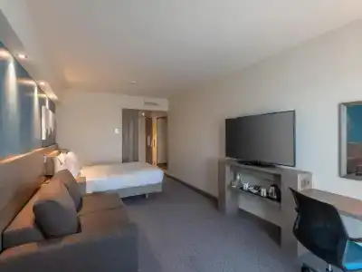 Hampton by Hilton Düsseldorf City Centre - 11