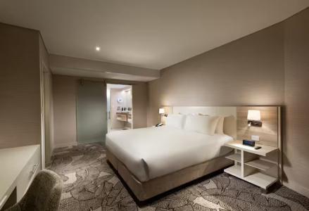 Hilton - 46