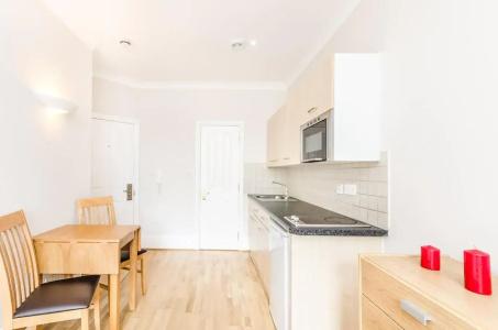 London House - 102