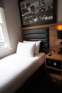 London Court - 60