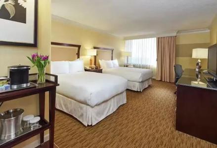 Hilton North Hills - 38