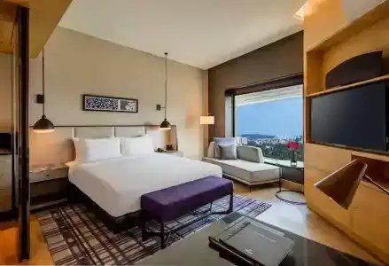 Hilton - 38