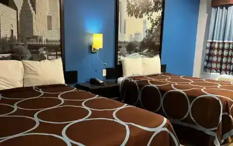 Super 8 by Wyndham Houston North I-45 - 63