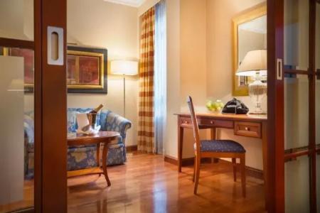 Best Western Premier Astoria - 52