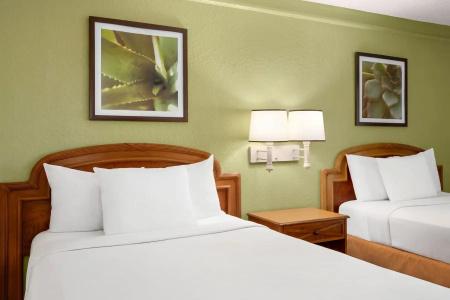 Baymont by Wyndham - Intl Speedway - 18