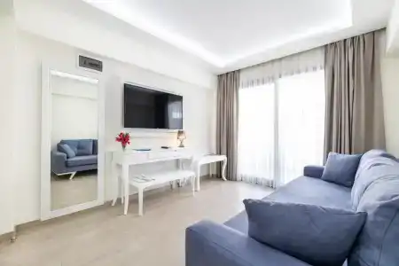 Princess Kinli Suites - 16