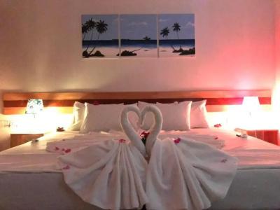 Crystal Dhiffushi - 10