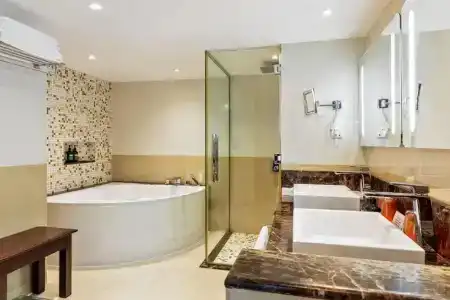 Crowne Plaza Muscat, An Ihg - 50