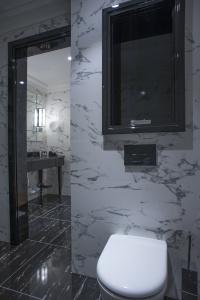 Boutique La Roche - 53
