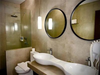 Yulia Beach Inn Kuta - 82