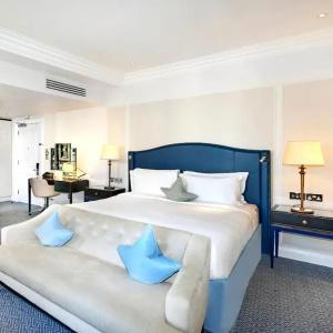 The Waldorf Hilton - 63