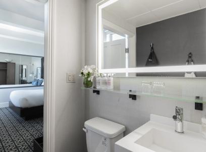 Harbor Court - 11