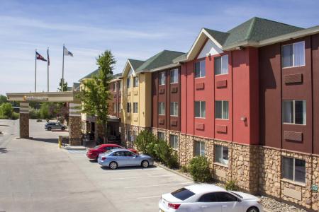 Comfort Inn & Suites - 28