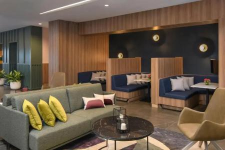 Courtyard by Marriott - 19