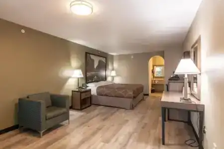 Super 8 by Wyndham Dallas East - 24