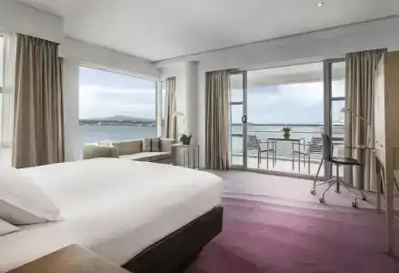 Hilton - 48