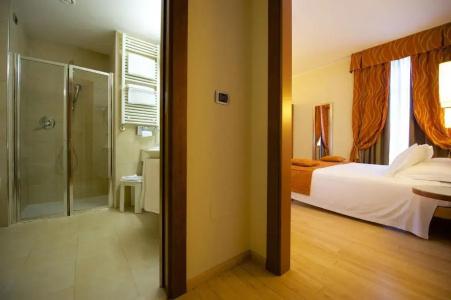 Best Western Crystal Palace - 9