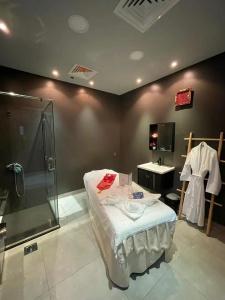 MD By Gewan formerly Cassells - 20
