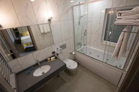Seraglio & Suites - 84