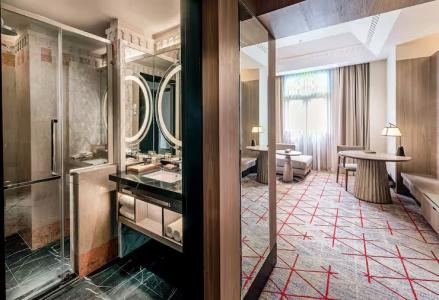 DoubleTree by Hilton Lakeside - 42