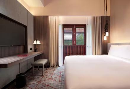 DoubleTree by Hilton Lakeside - 36