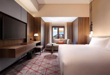 DoubleTree by Hilton Lakeside - 64